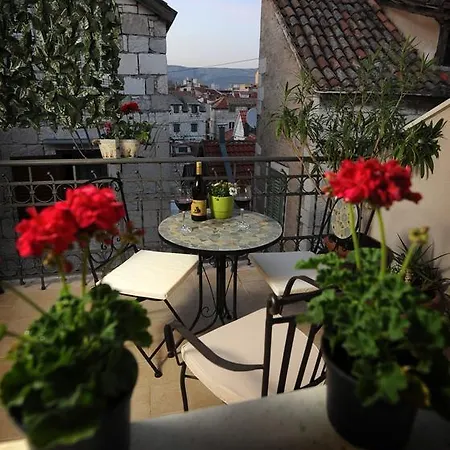 Apartment Optimist Split
